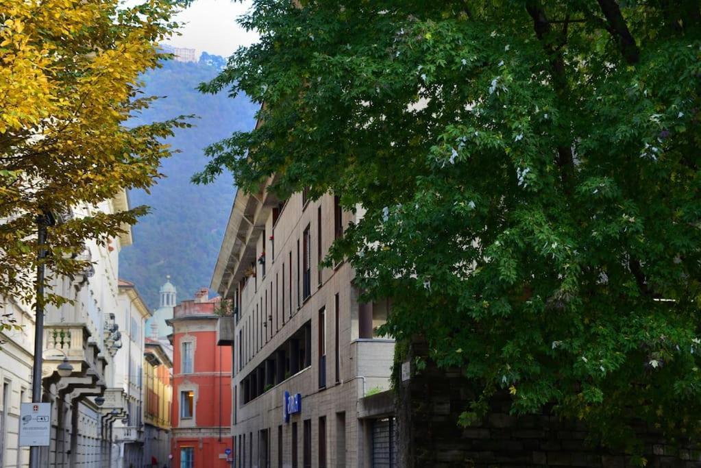 Trilocale Como Centro, Esclusivo 100 Mq Con 3 Balconi Bagian luar foto